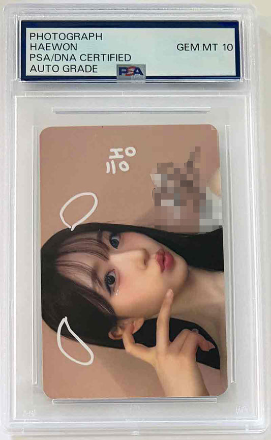 HAEWON NMIXX HAND-SIGNED PHOTOCARD PSA/DNA CERTIFIED AND AUTHENTICATED AUTOGRAPH